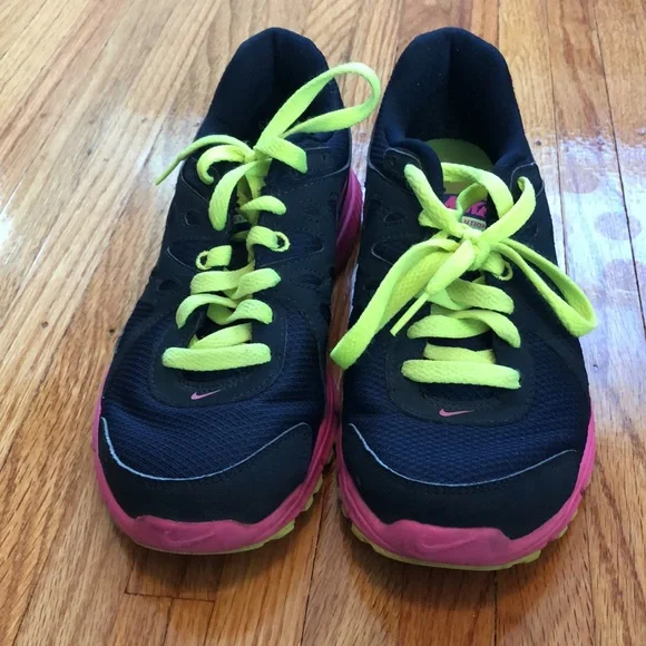 *SOLD* Women’s Nike Revolution 2 Running Shoes - Picture 5 of 8
